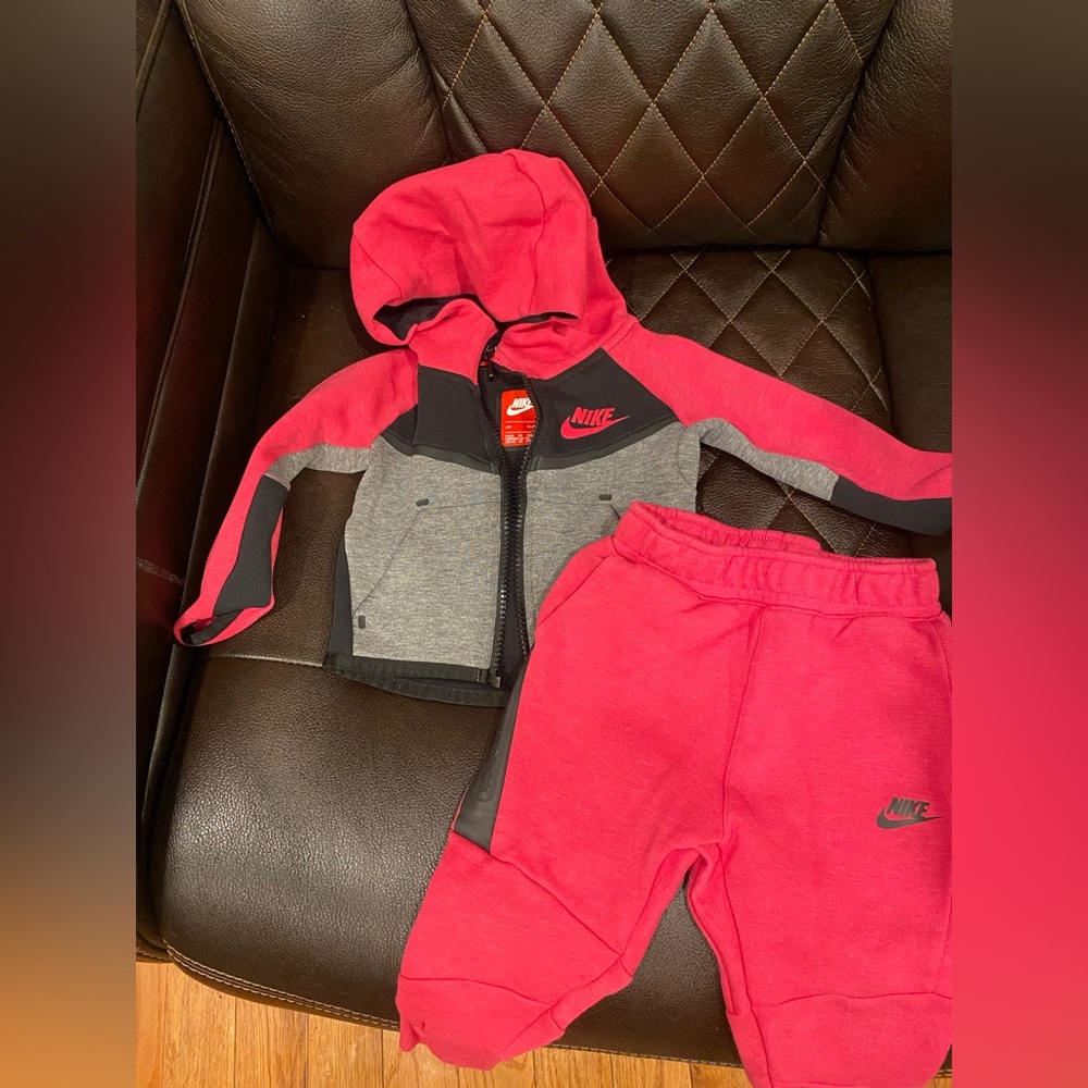Nike Tech Baby hoodie and pants (12months)